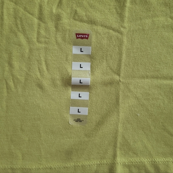 Levi's Butterflies🦋 Graphic Tee👕 - NWT - Picture 8 of 15